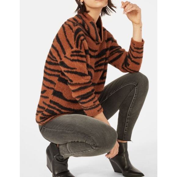 Tapemeasure Tops - Tapemeasure Women Kleding Tiger Jacquard Sweate Multicolor Size 1X A003284